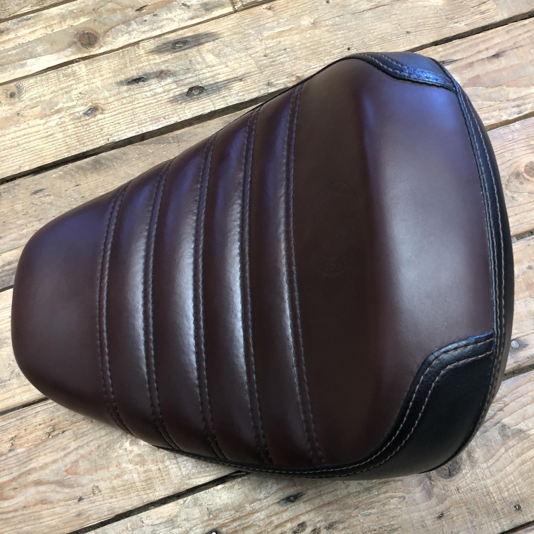 Indian Scout Bobber rider's solo seat - black & brown vinyl